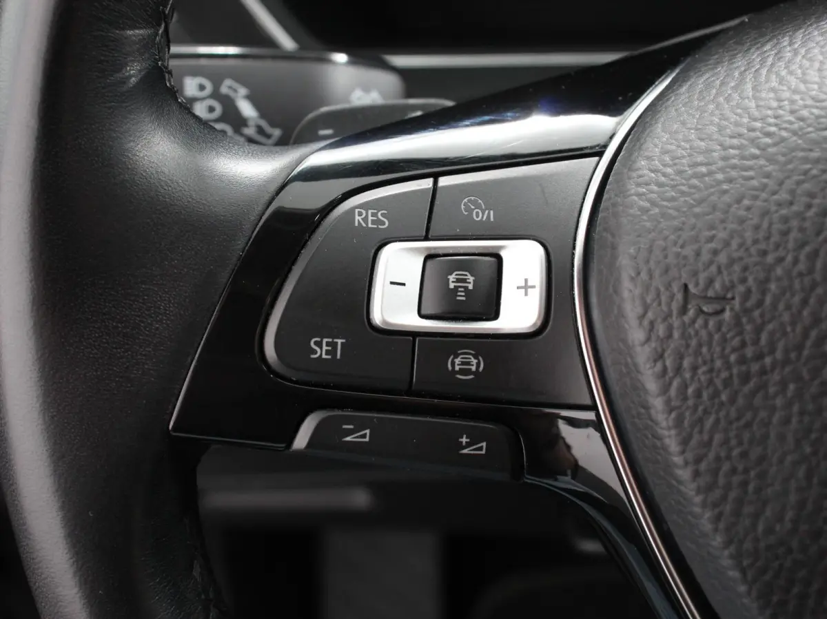1.5 TSI Highline All-space 7p. Panorama dak Adaptive cruise control Climate control LED Parkeersensoren Achteruitrijd camera Trekhaak Navigatie Voorstoelen verwarmd Apple Carplay/ Android Au
