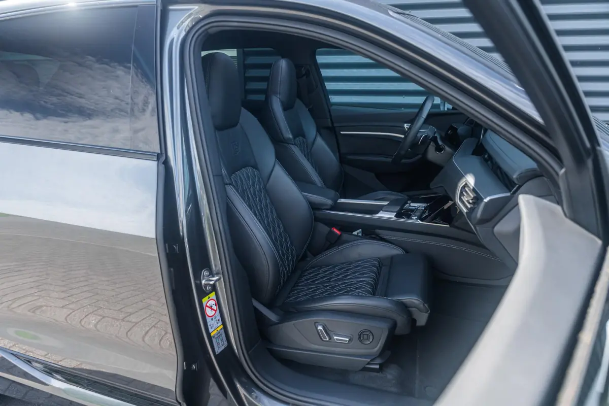 55 408pk quattro S Edition Competition 115 kWh | SoH 98% | Panoramadak | B&O Premium | Adaptive Cruise | Climatronic | Sportstoelen Plus