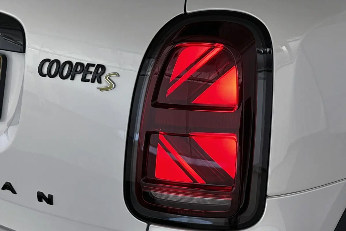 1.5 Cooper ALL4 Classic Stoelverwarming Achteruitrijcamera Apple CarPlay