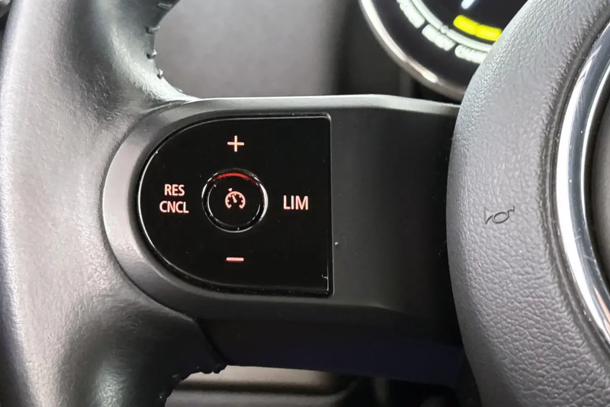 1.5 Cooper ALL4 Classic Stoelverwarming Achteruitrijcamera Apple CarPlay