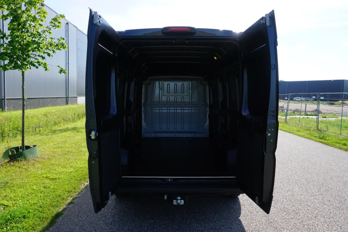 2.2 BlueHDi 165 L3H2 3.5t in nieuwstaat |Trekhaak |Camera |Cruise |Navi |Metallic |Climate control |165 pk |EURO6D |1e eigenaar |3500 KG |Carplay |Android auto