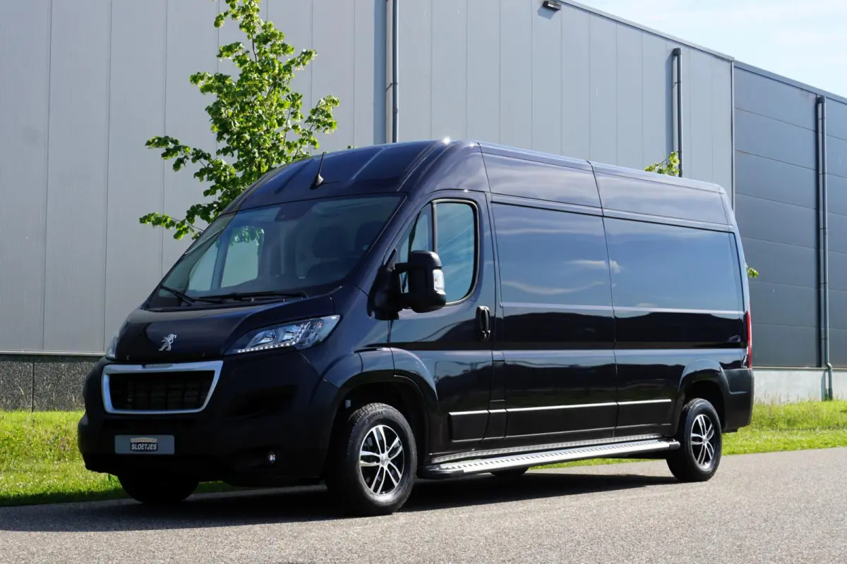 2.2 BlueHDi 165 L3H2 3.5t in nieuwstaat |Trekhaak |Camera |Cruise |Navi |Metallic |Climate control |165 pk |EURO6D |1e eigenaar |3500 KG |Carplay |Android auto