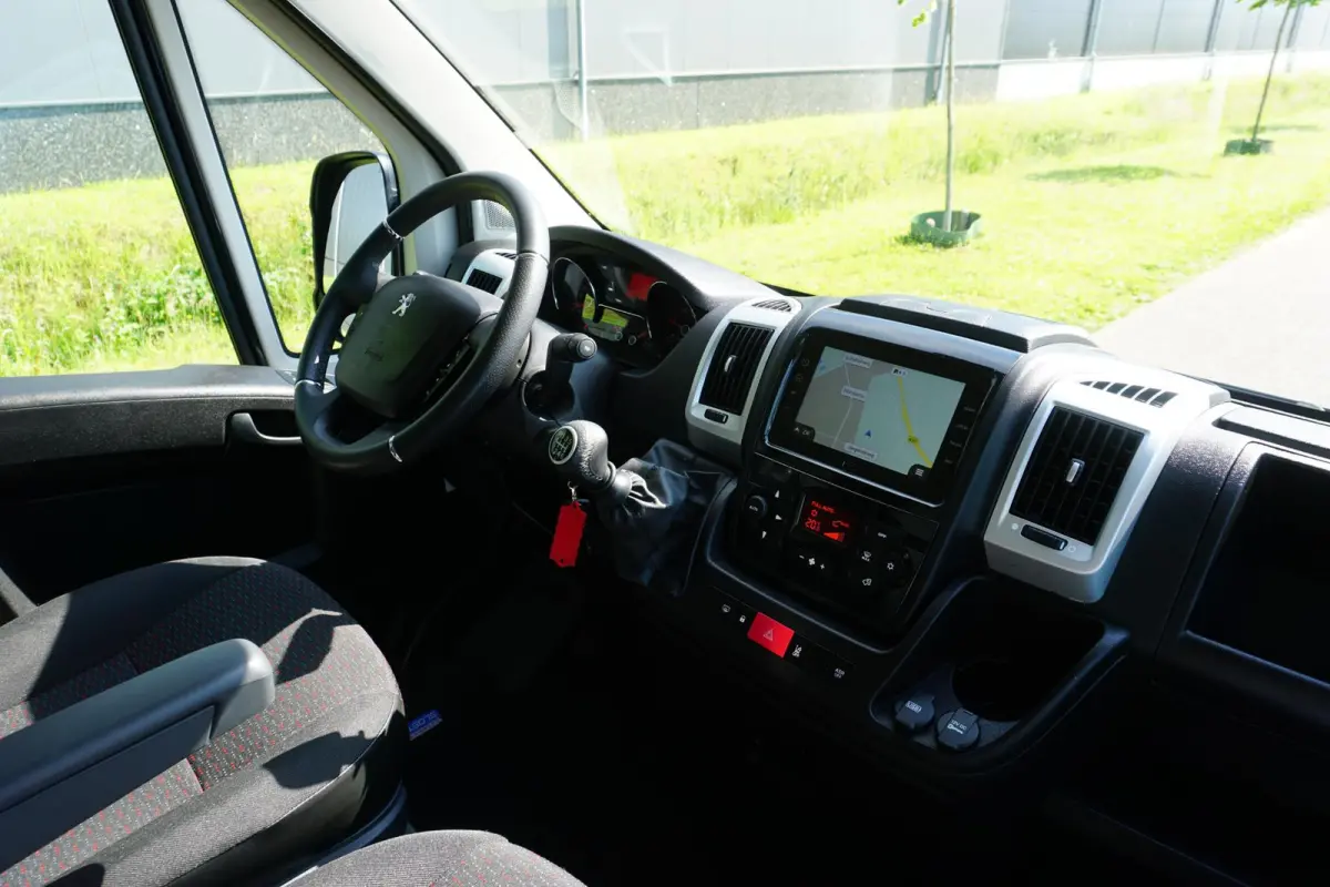 2.2 BlueHDi 165 L3H2 3.5t in nieuwstaat |Trekhaak |Camera |Cruise |Navi |Metallic |Climate control |165 pk |EURO6D |1e eigenaar |3500 KG |Carplay |Android auto