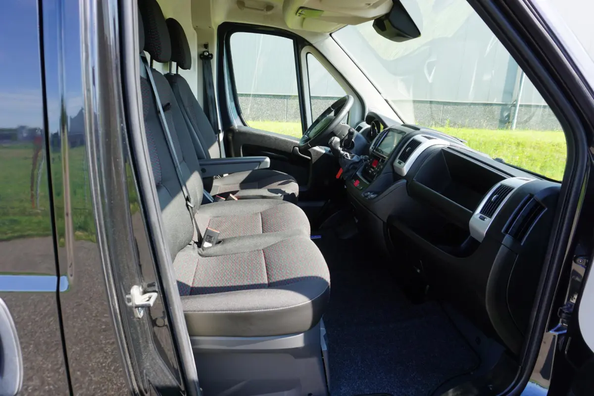 2.2 BlueHDi 165 L3H2 3.5t in nieuwstaat |Trekhaak |Camera |Cruise |Navi |Metallic |Climate control |165 pk |EURO6D |1e eigenaar |3500 KG |Carplay |Android auto