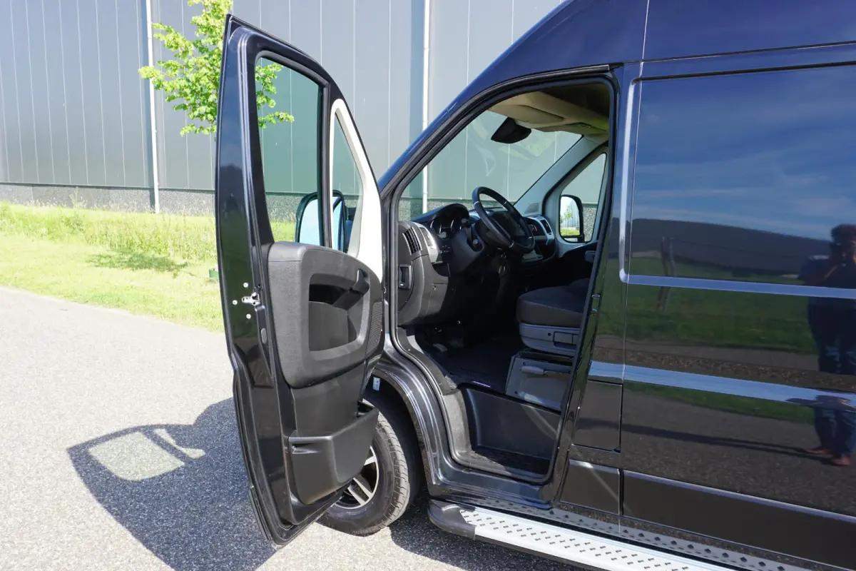 2.2 BlueHDi 165 L3H2 3.5t in nieuwstaat |Trekhaak |Camera |Cruise |Navi |Metallic |Climate control |165 pk |EURO6D |1e eigenaar |3500 KG |Carplay |Android auto