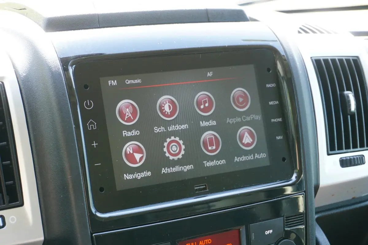 2.2 BlueHDi 165 L3H2 3.5t in nieuwstaat |Trekhaak |Camera |Cruise |Navi |Metallic |Climate control |165 pk |EURO6D |1e eigenaar |3500 KG |Carplay |Android auto