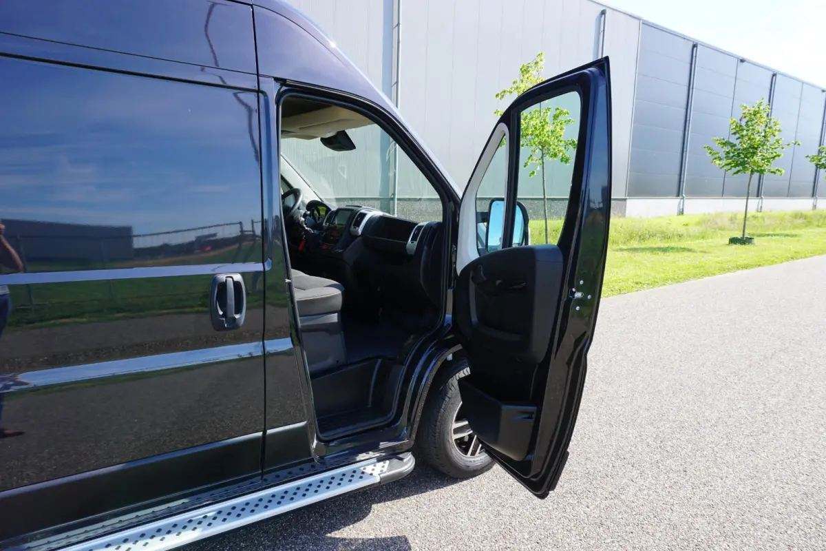 2.2 BlueHDi 165 L3H2 3.5t in nieuwstaat |Trekhaak |Camera |Cruise |Navi |Metallic |Climate control |165 pk |EURO6D |1e eigenaar |3500 KG |Carplay |Android auto