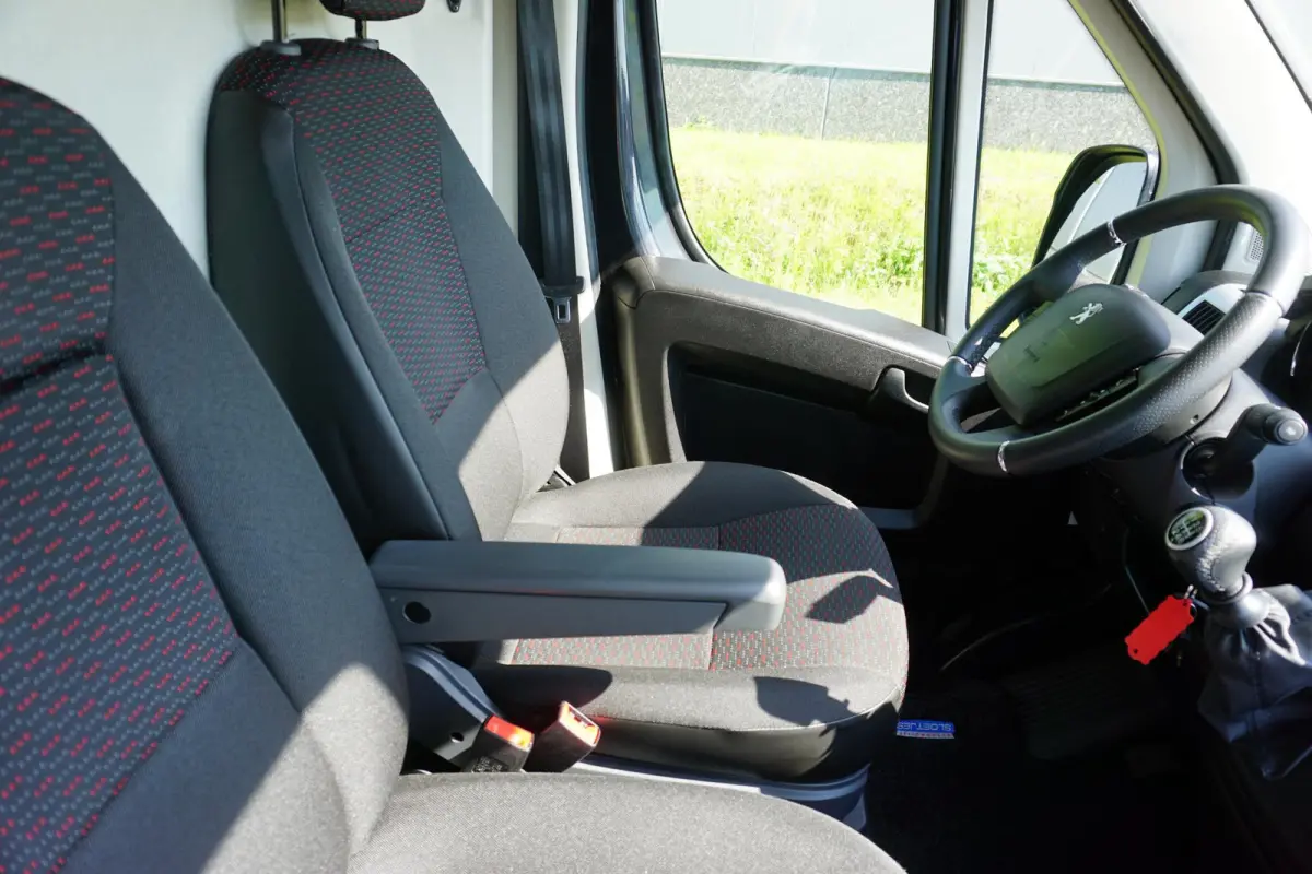 2.2 BlueHDi 165 L3H2 3.5t in nieuwstaat |Trekhaak |Camera |Cruise |Navi |Metallic |Climate control |165 pk |EURO6D |1e eigenaar |3500 KG |Carplay |Android auto