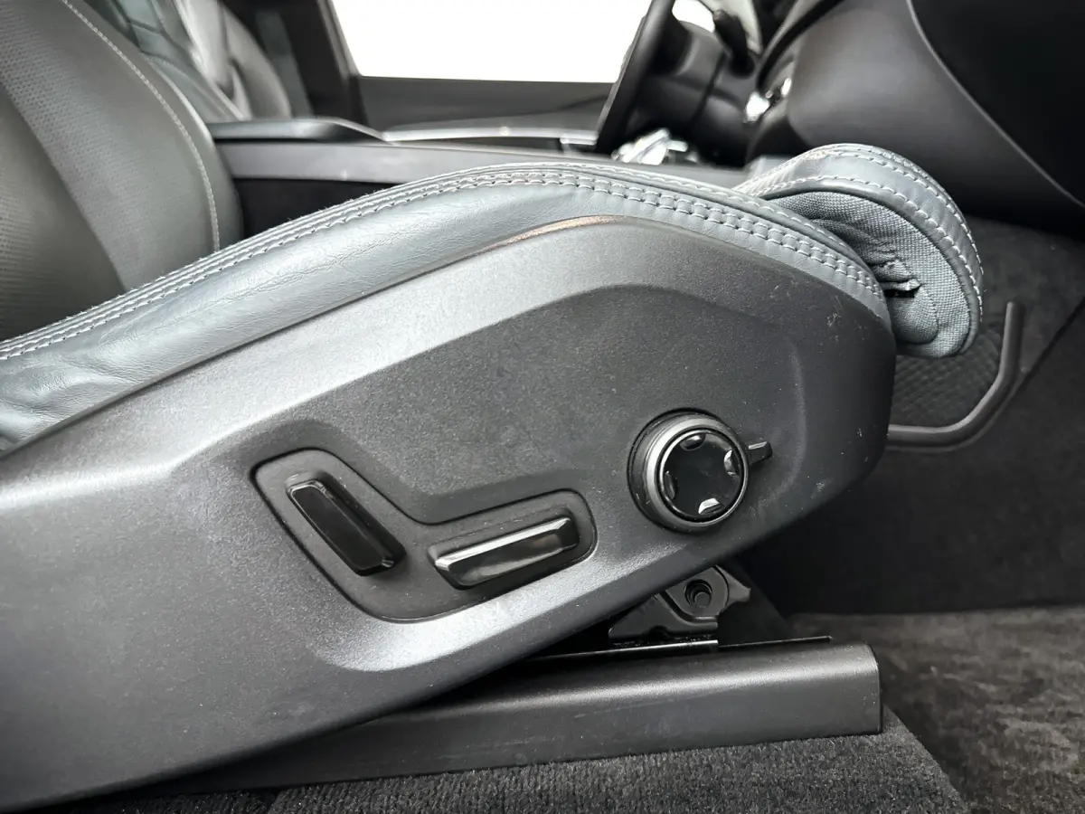T8 Twin Engine AWD Inscription Intro Edition | Panoramadak | 360° camera | Stoelverwarming | Head-up display | Bowers & Wilkins