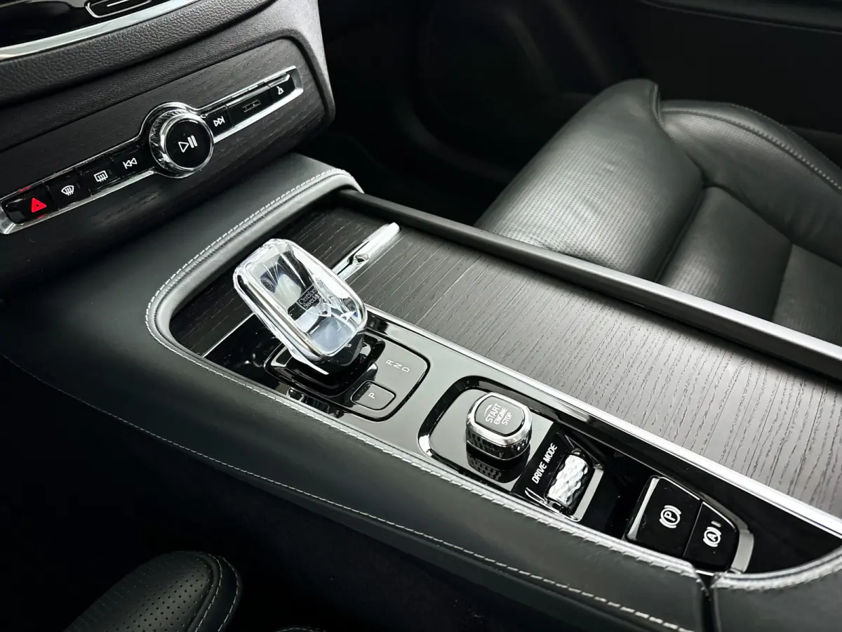 T8 Twin Engine AWD Inscription Intro Edition | Panoramadak | 360° camera | Stoelverwarming | Head-up display | Bowers & Wilkins