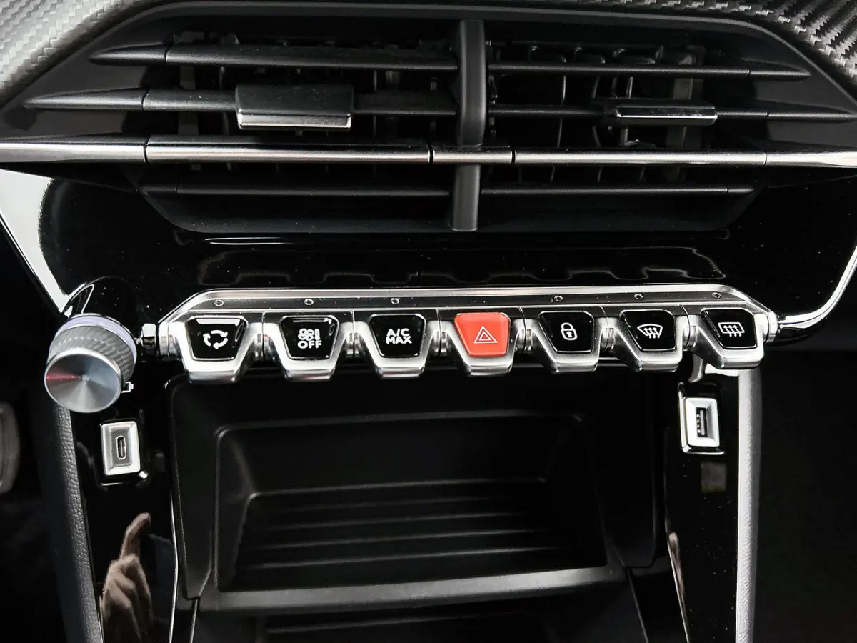 EV Active 50 kWh | Apple Carplay/ Android Auto | ACCU 97%| Parkeersensoren Achter | Climate Control |
