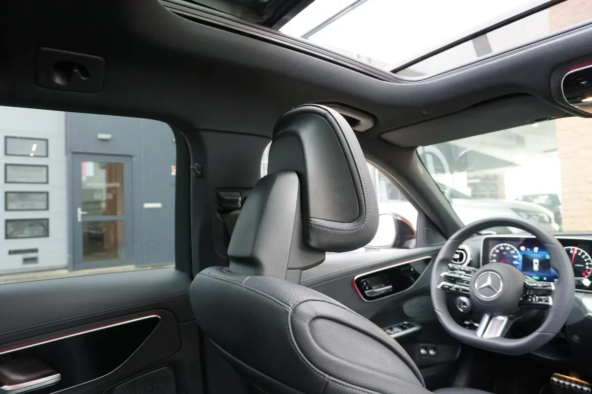 300 e AMG Line *NL AUTO*  PANO / TREKHAAK / LEDER / SFEERVERLICHTING