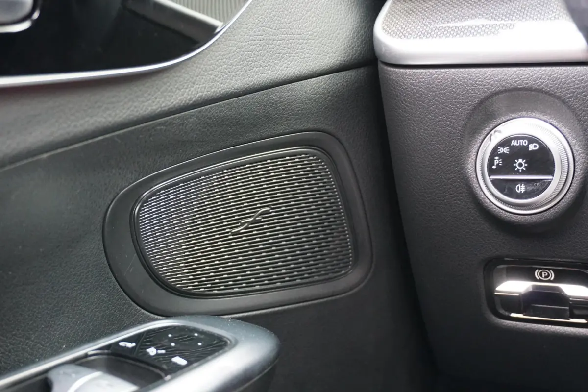 300 e AMG Line *NL AUTO*  PANO / TREKHAAK / LEDER / SFEERVERLICHTING