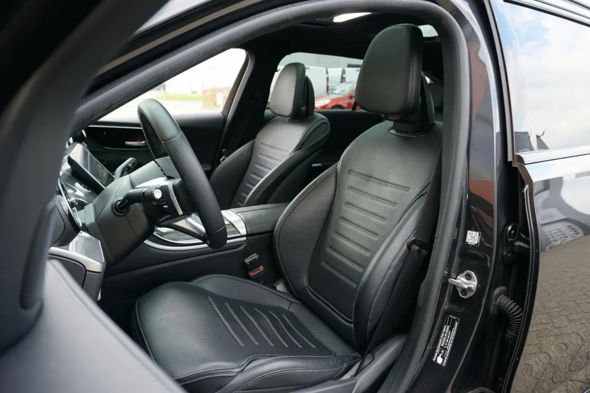 300 e AMG Line *NL AUTO*  PANO / TREKHAAK / LEDER / SFEERVERLICHTING