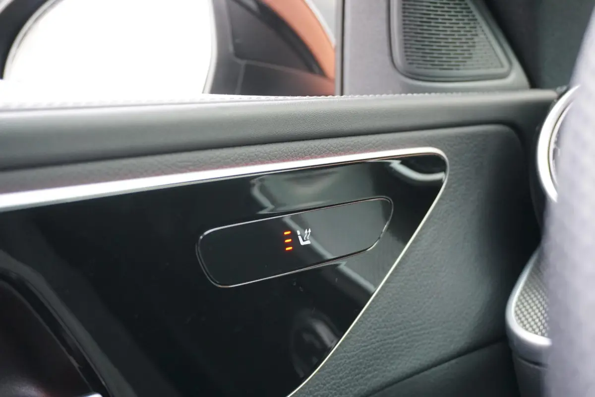 300 e AMG Line *NL AUTO*  PANO / TREKHAAK / LEDER / SFEERVERLICHTING