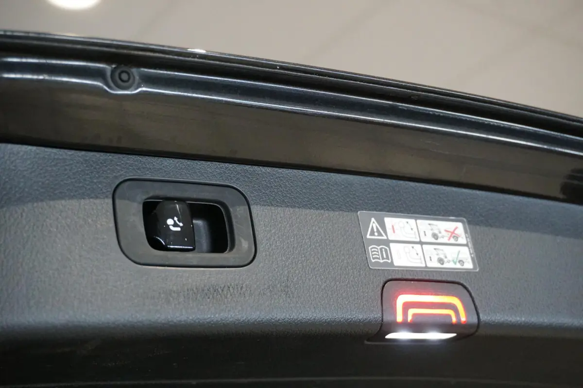 300 e AMG Line *NL AUTO*  PANO / TREKHAAK / LEDER / SFEERVERLICHTING