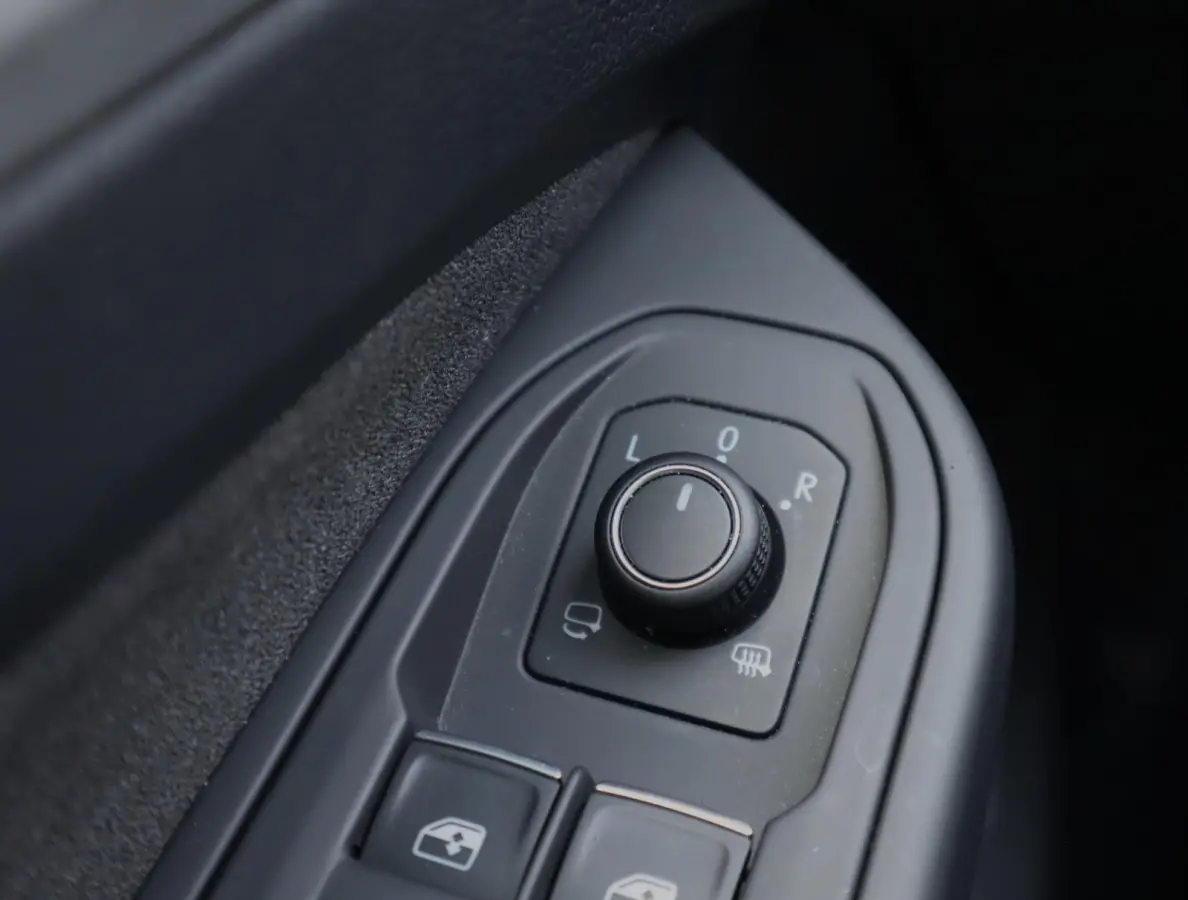 1.5 eTSI Life Edition | Trekhaak | Black | Stuur en  Stoelverwarming