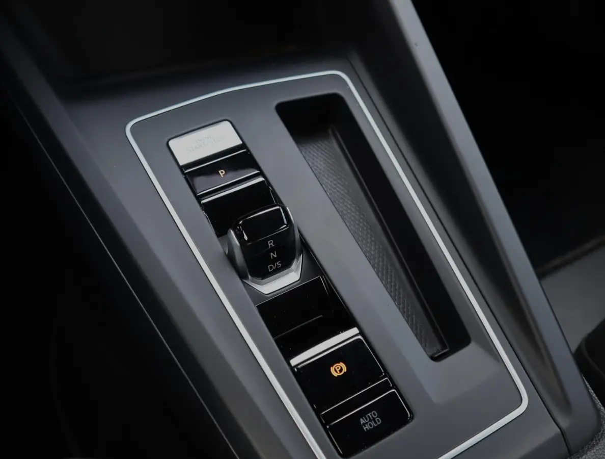 1.5 eTSI Life Edition | Trekhaak | Black | Stuur en  Stoelverwarming