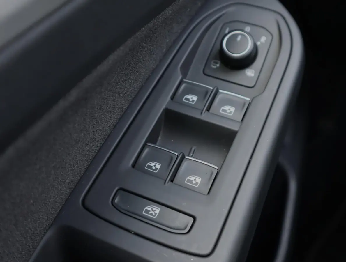 1.5 eTSI Life Edition | Trekhaak | Black | Stuur en  Stoelverwarming