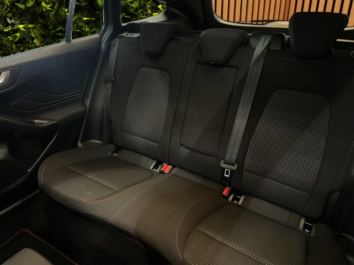 1.0 EcoBoost Hybrid ST Line X | Panorama dak | Adapt. Cruise | B&O | Apple Carplay | AGR-Stoelen | Stoel-stuurverw. | 17''