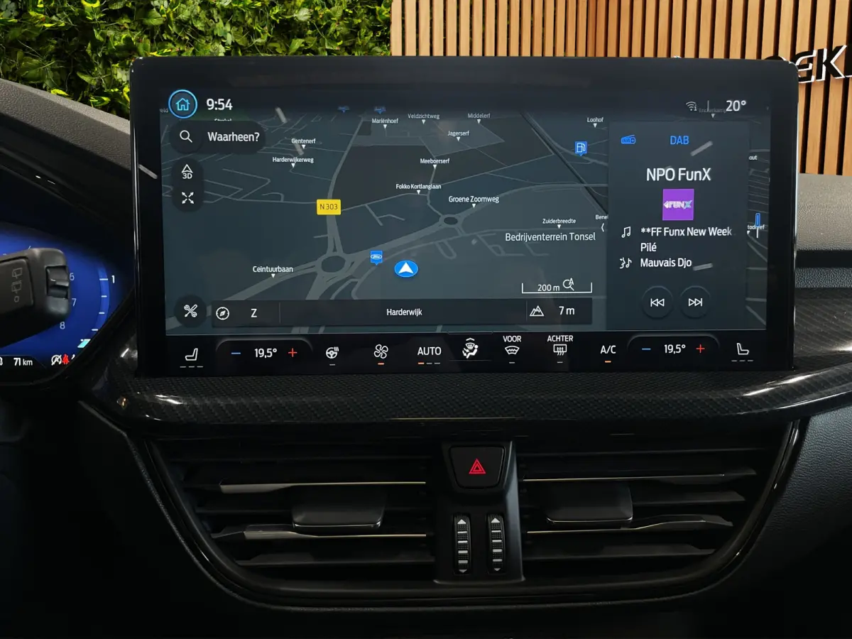 1.0 EcoBoost Hybrid ST Line X | Panorama dak | Adapt. Cruise | B&O | Apple Carplay | AGR-Stoelen | Stoel-stuurverw. | 17''