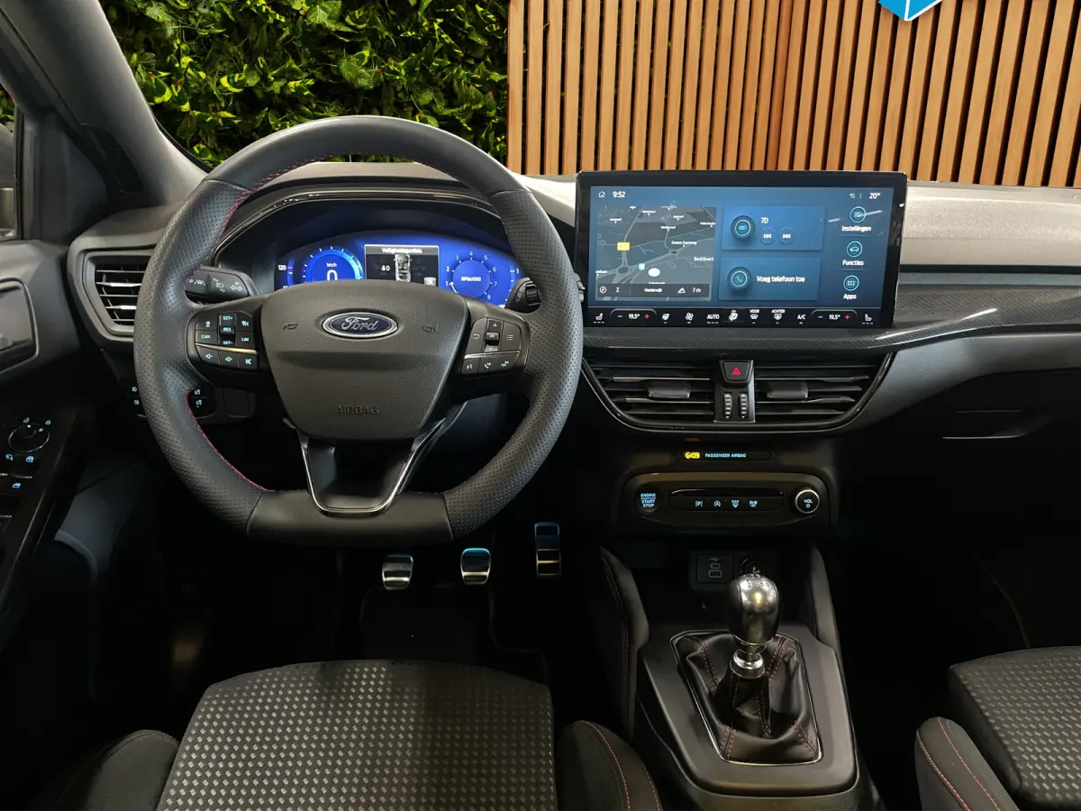 1.0 EcoBoost Hybrid ST Line X | Panorama dak | Adapt. Cruise | B&O | Apple Carplay | AGR-Stoelen | Stoel-stuurverw. | 17''