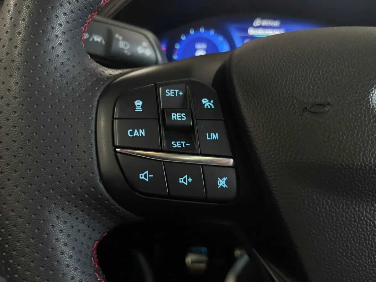 1.0 EcoBoost Hybrid ST Line X | Panorama dak | Adapt. Cruise | B&O | Apple Carplay | AGR-Stoelen | Stoel-stuurverw. | 17''