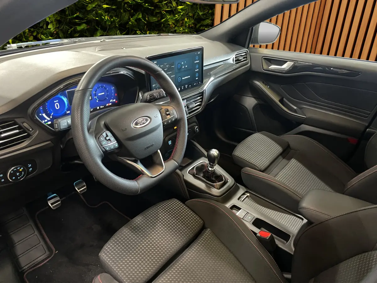 1.0 EcoBoost Hybrid ST Line X | Panorama dak | Adapt. Cruise | B&O | Apple Carplay | AGR-Stoelen | Stoel-stuurverw. | 17''