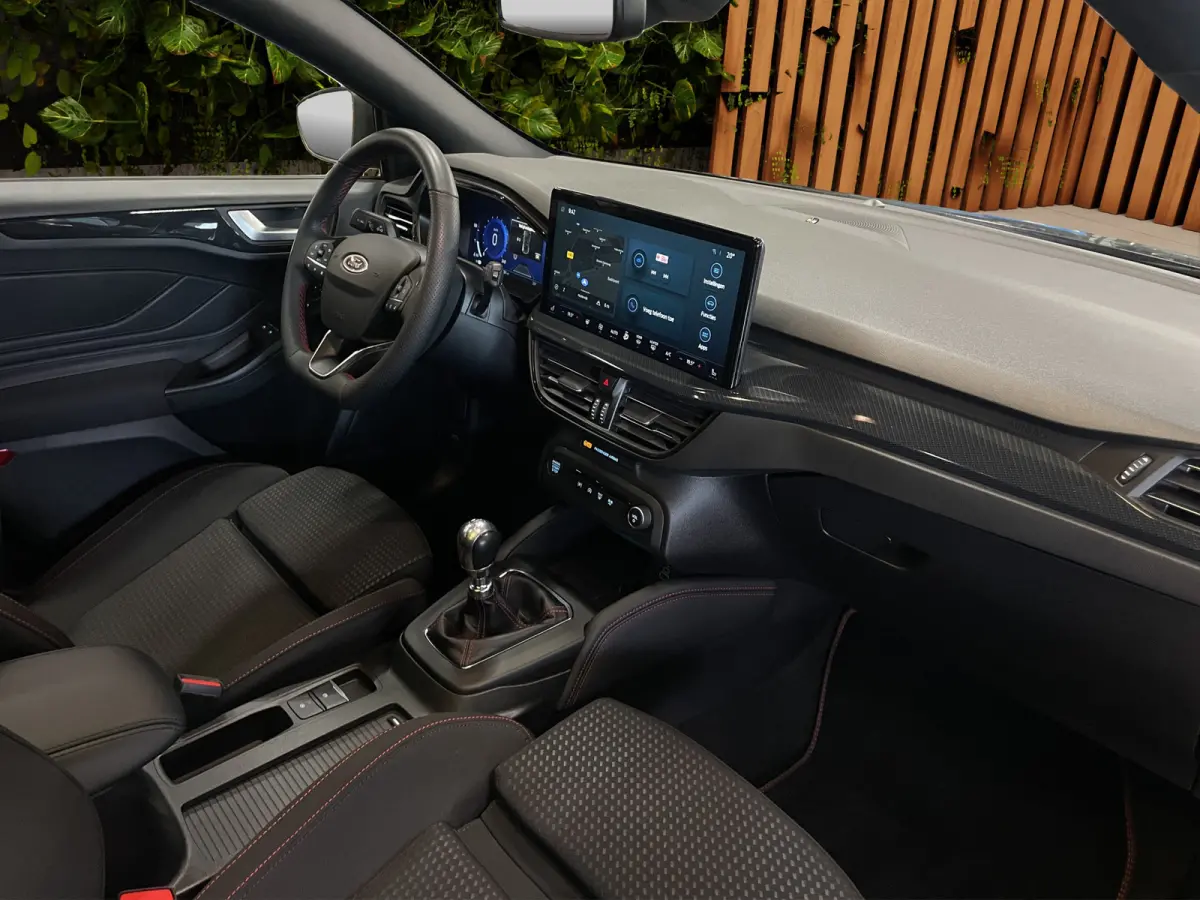 1.0 EcoBoost Hybrid ST Line X | Panorama dak | Adapt. Cruise | B&O | Apple Carplay | AGR-Stoelen | Stoel-stuurverw. | 17''