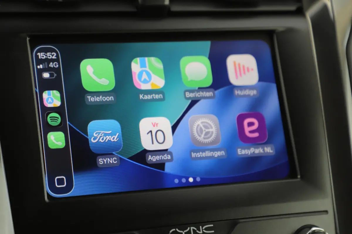 2.0 IVCT HEV Titanium 17 inch LMV Carplay Android Navigatie Climate Cruise Control Stoelverwarming Parkeersensor