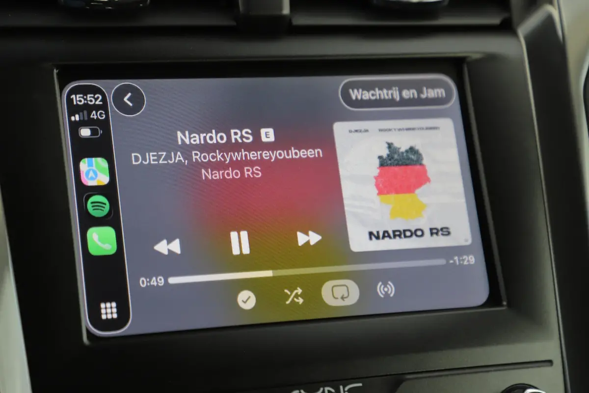 2.0 IVCT HEV Titanium 17 inch LMV Carplay Android Navigatie Climate Cruise Control Stoelverwarming Parkeersensor