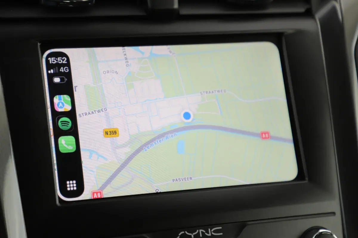2.0 IVCT HEV Titanium 17 inch LMV Carplay Android Navigatie Climate Cruise Control Stoelverwarming Parkeersensor