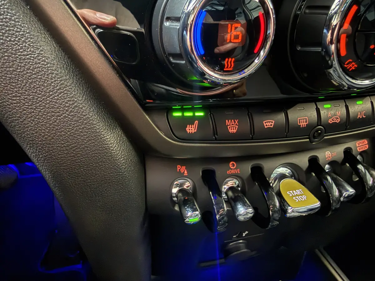 2.0 Cooper SE ALL4 Pano/H&K/Leder/Camera