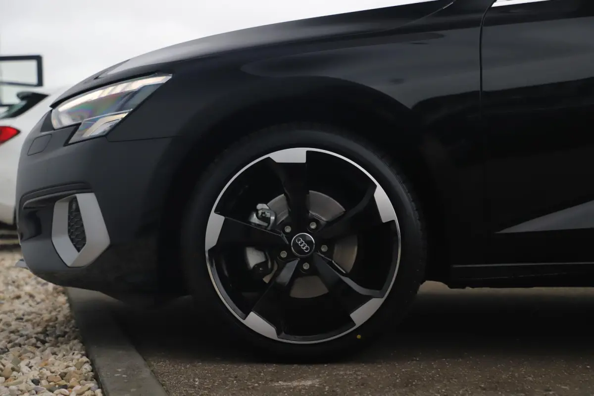 30 TFSI Advanced edition Automaat 18 inch RS Look Velgen Sportstoelen Full LED Navigatie Carplay Android Clima Cruise Lane Assist