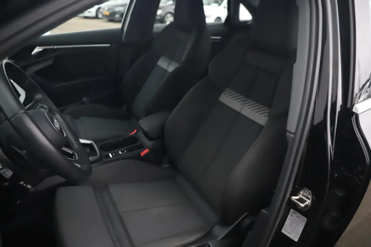 30 TFSI Advanced edition Automaat 18 inch RS Look Velgen Sportstoelen Full LED Navigatie Carplay Android Clima Cruise Lane Assist