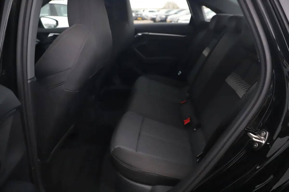 30 TFSI Advanced edition Automaat 18 inch RS Look Velgen Sportstoelen Full LED Navigatie Carplay Android Clima Cruise Lane Assist