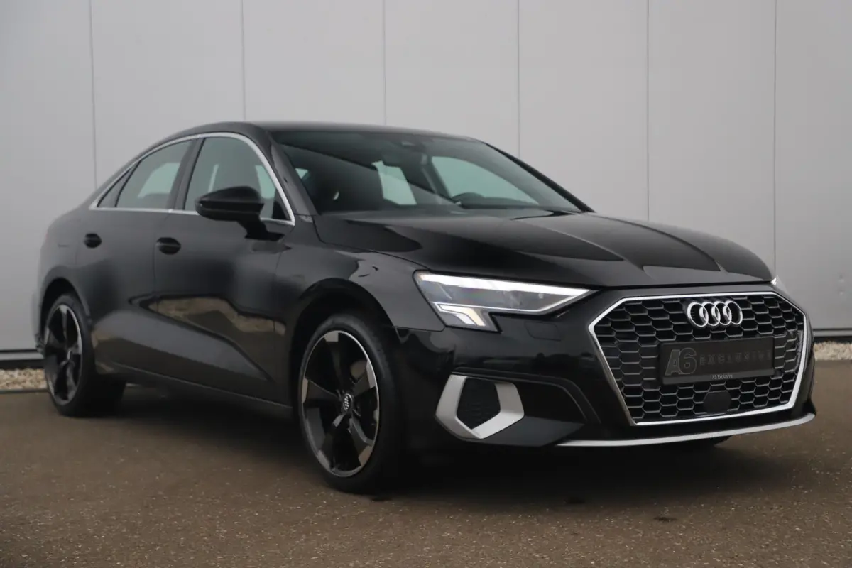 30 TFSI Advanced edition Automaat 18 inch RS Look Velgen Sportstoelen Full LED Navigatie Carplay Android Clima Cruise Lane Assist
