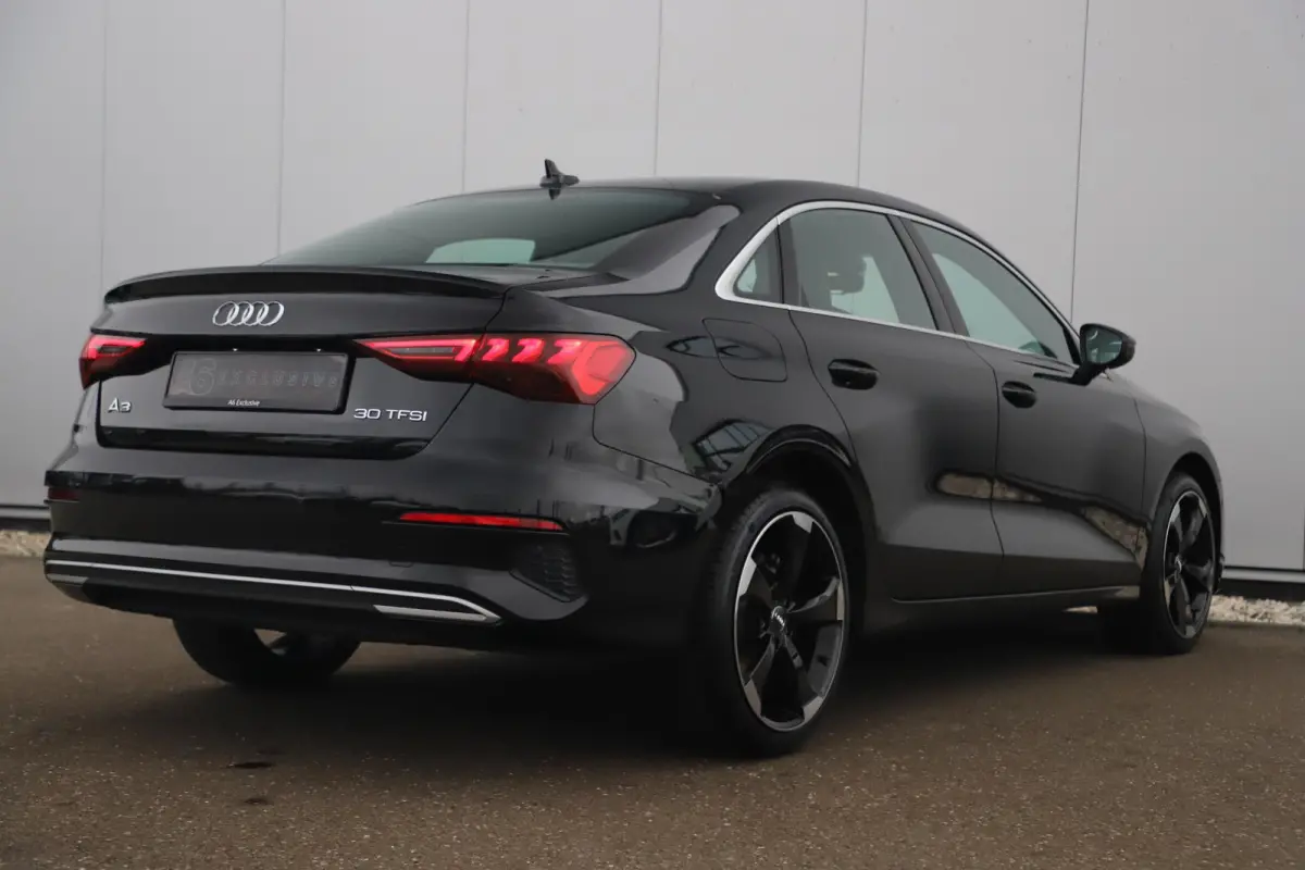 30 TFSI Advanced edition Automaat 18 inch RS Look Velgen Sportstoelen Full LED Navigatie Carplay Android Clima Cruise Lane Assist