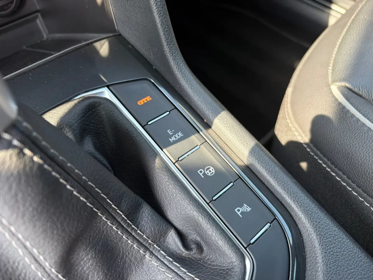 1.4 TSI eHybrid R-Line Business+|Rijklaar prijs|Leder|Trekhaak afn.|Memory|Camera|Dodehoek|Carplay|Navi|