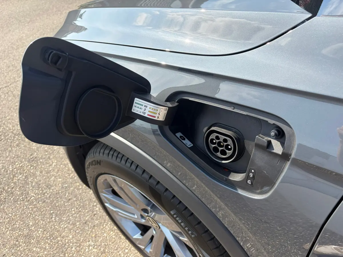 1.4 TSI eHybrid R-Line Business+|Rijklaar prijs|Leder|Trekhaak afn.|Memory|Camera|Dodehoek|Carplay|Navi|