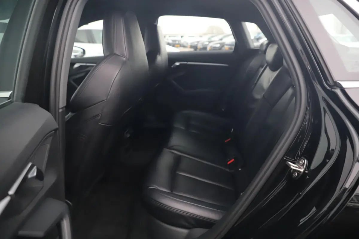 30 TFSI Advanced edition Automaat Leder Sportstoelen Stoelverwarming Virtual Navigatie Clima Cruise 17 inch LMV Full LED Lane Assist