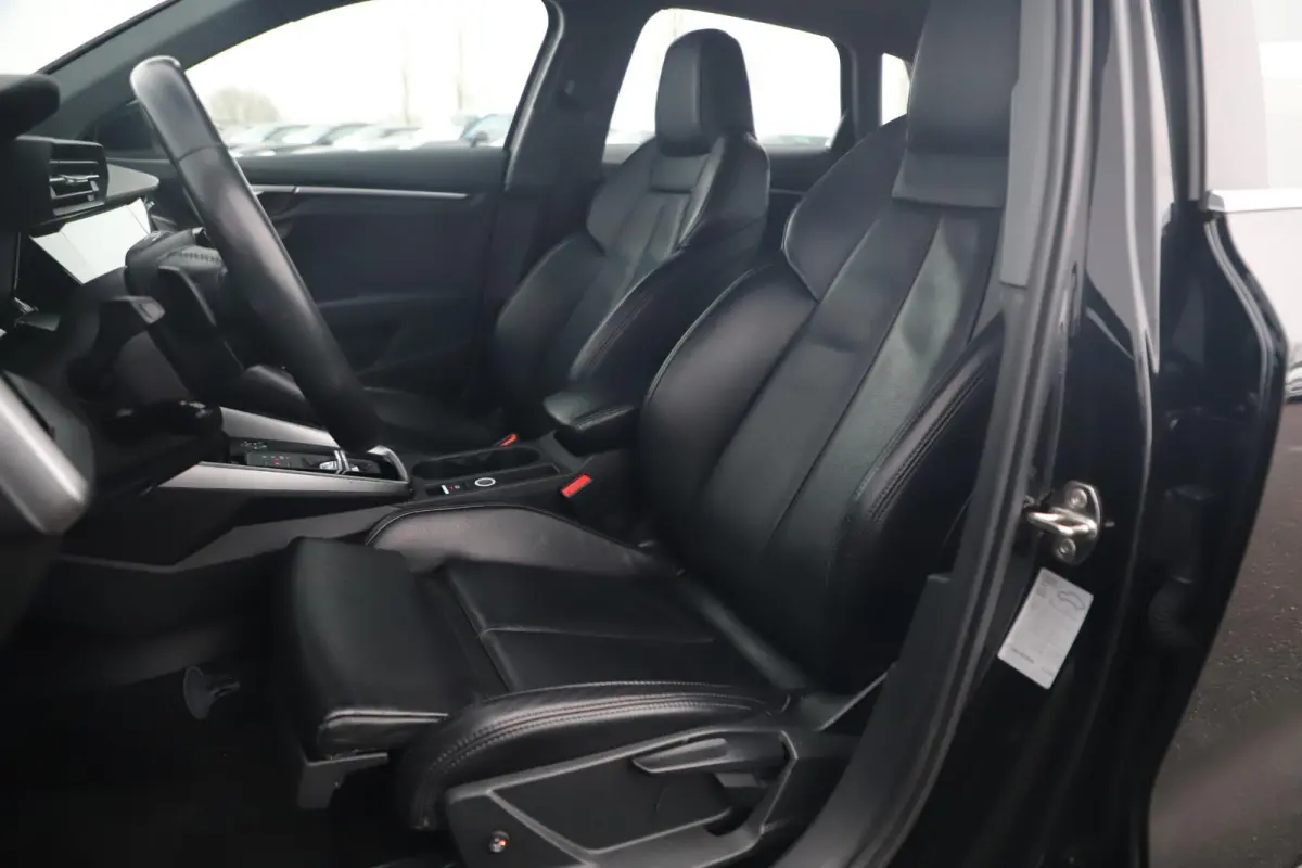 30 TFSI Advanced edition Automaat Leder Sportstoelen Stoelverwarming Virtual Navigatie Clima Cruise 17 inch LMV Full LED Lane Assist