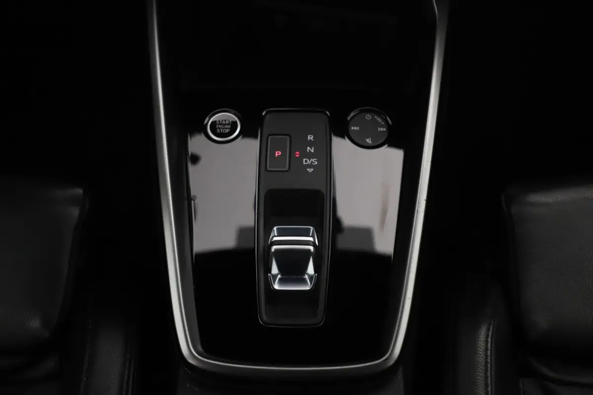30 TFSI Advanced edition Automaat Leder Sportstoelen Stoelverwarming Virtual Navigatie Clima Cruise 17 inch LMV Full LED Lane Assist