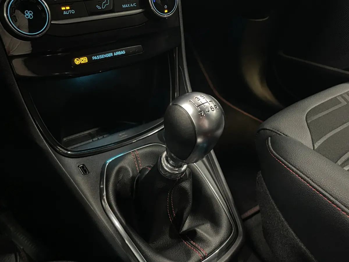 1.0 EcoBoost ST-Line X | NL auto | Clima | B&O | Navi | Apple Carplay | 18''