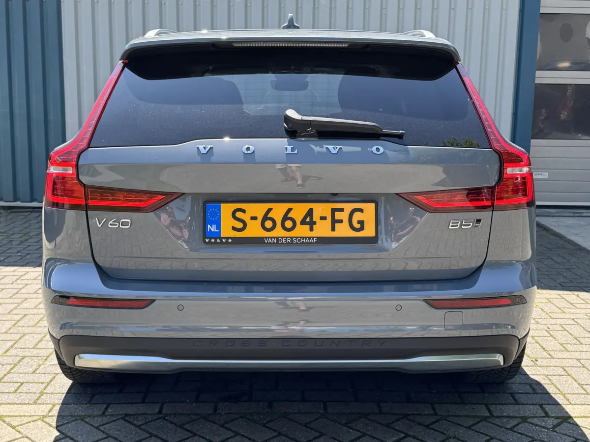 2.0 B5 AWD Keyless /12mnd Garantie / Leder / 20'' Harman K./ Apple / 4NW Banden / Adaptive / Str verw / Org NL