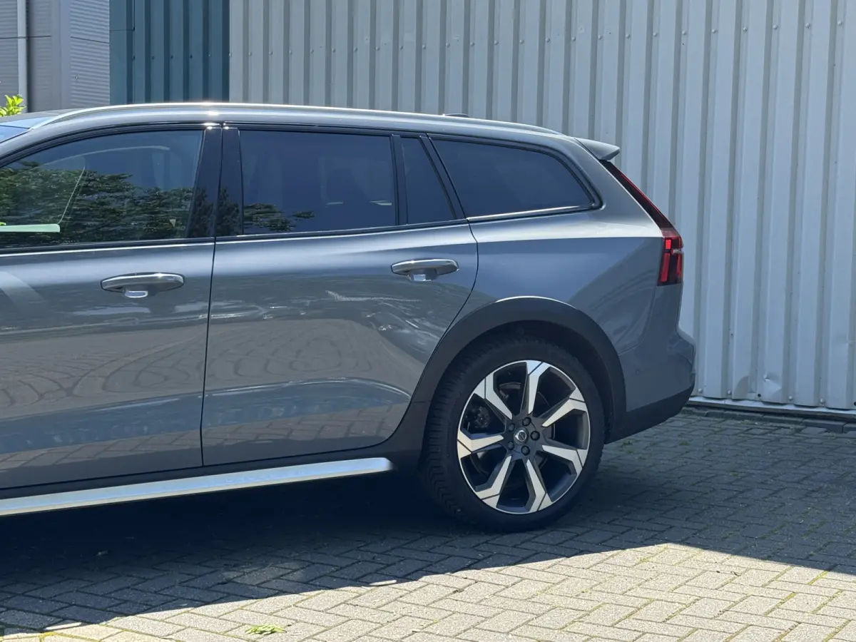 2.0 B5 AWD Keyless /12mnd Garantie / Leder / 20'' Harman K./ Apple / 4NW Banden / Adaptive / Str verw / Org NL