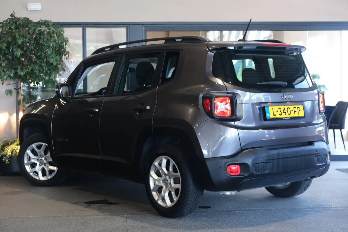 1.4 MultiAir Limited 140PK Airco PDC Navi