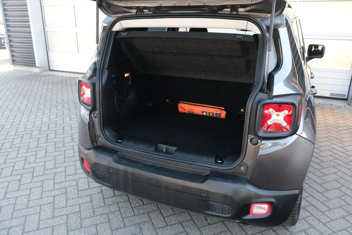 1.4 MultiAir Limited 140PK Airco PDC Navi