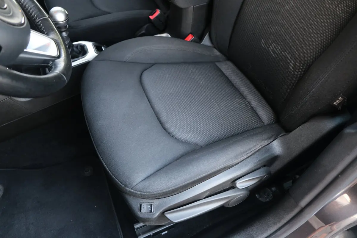 1.4 MultiAir Limited 140PK Airco PDC Navi