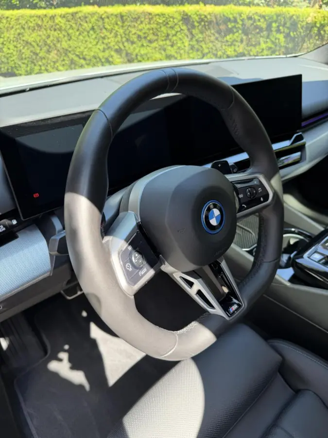 BMW 530e M Sport PRO Edition|Pano |Adapt |H&K |Trek BMW 5-serie 530e M Sport PRO Edition|Pano |Adapt |H&K |Trek